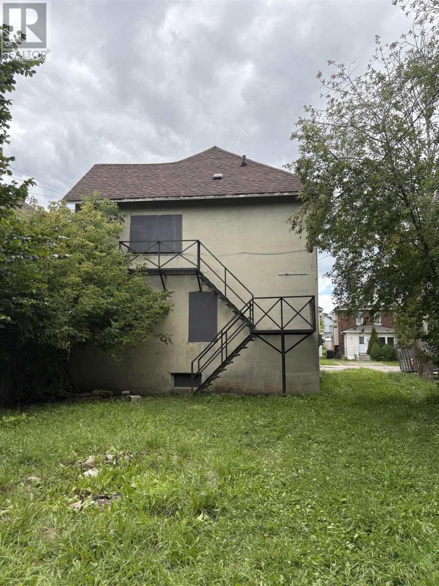 231 Brown ST photo 3