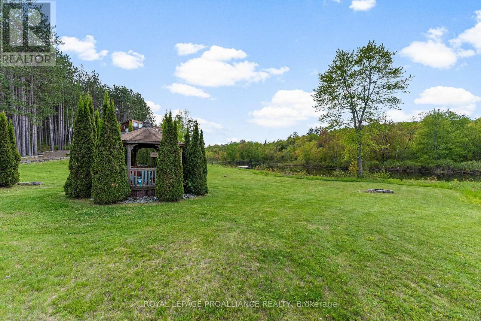 16 BEAVER CREEK LANE photo 2
