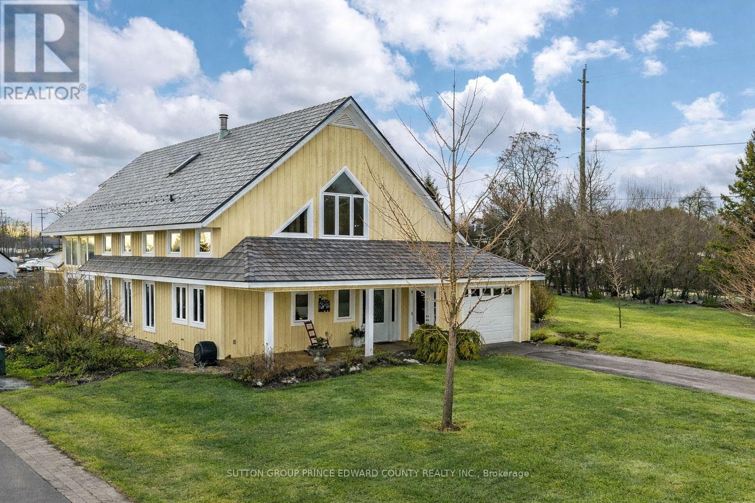 3 bed 3 bath single family at 4 CARLA COURT — $959,000
