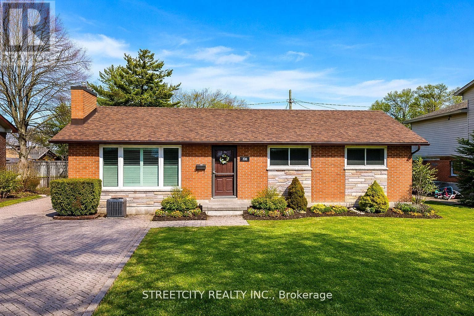 306 BURLINGTON CRESCENT photo 2