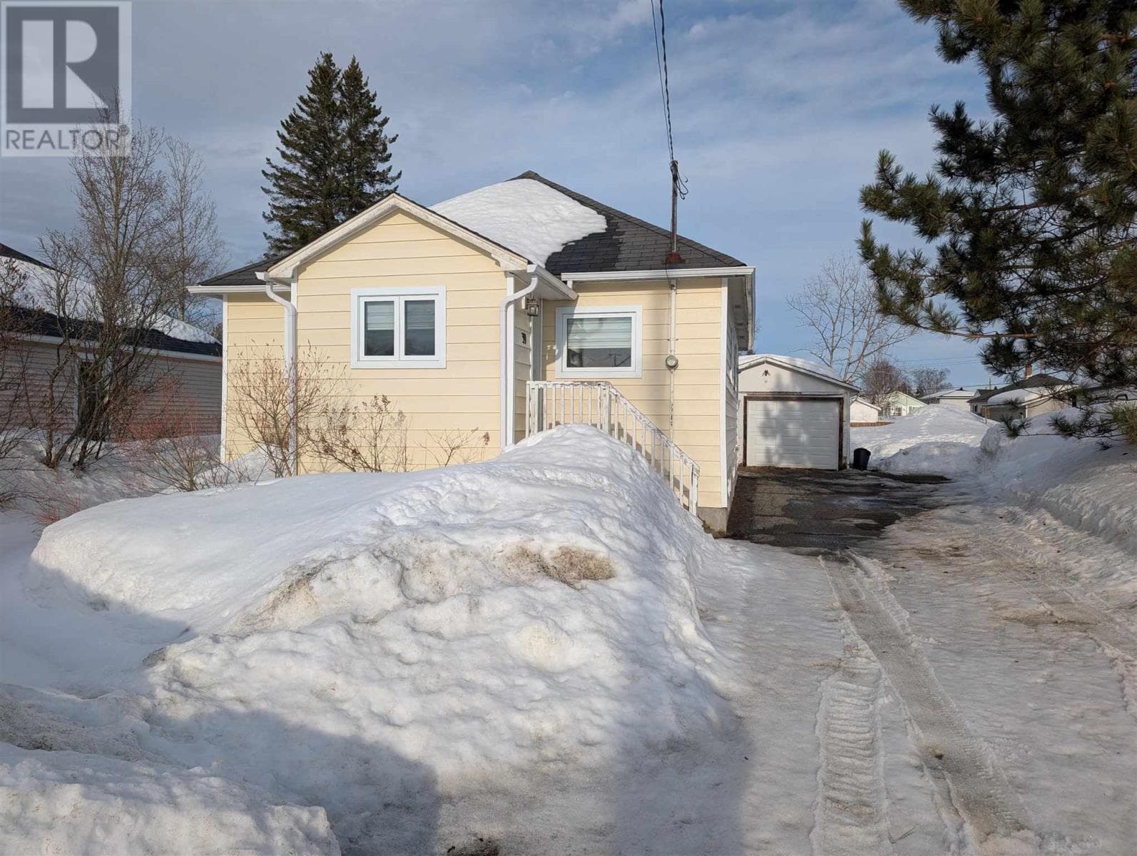 3 bed 2 bath single family at 39 Beck AVE — $275,000