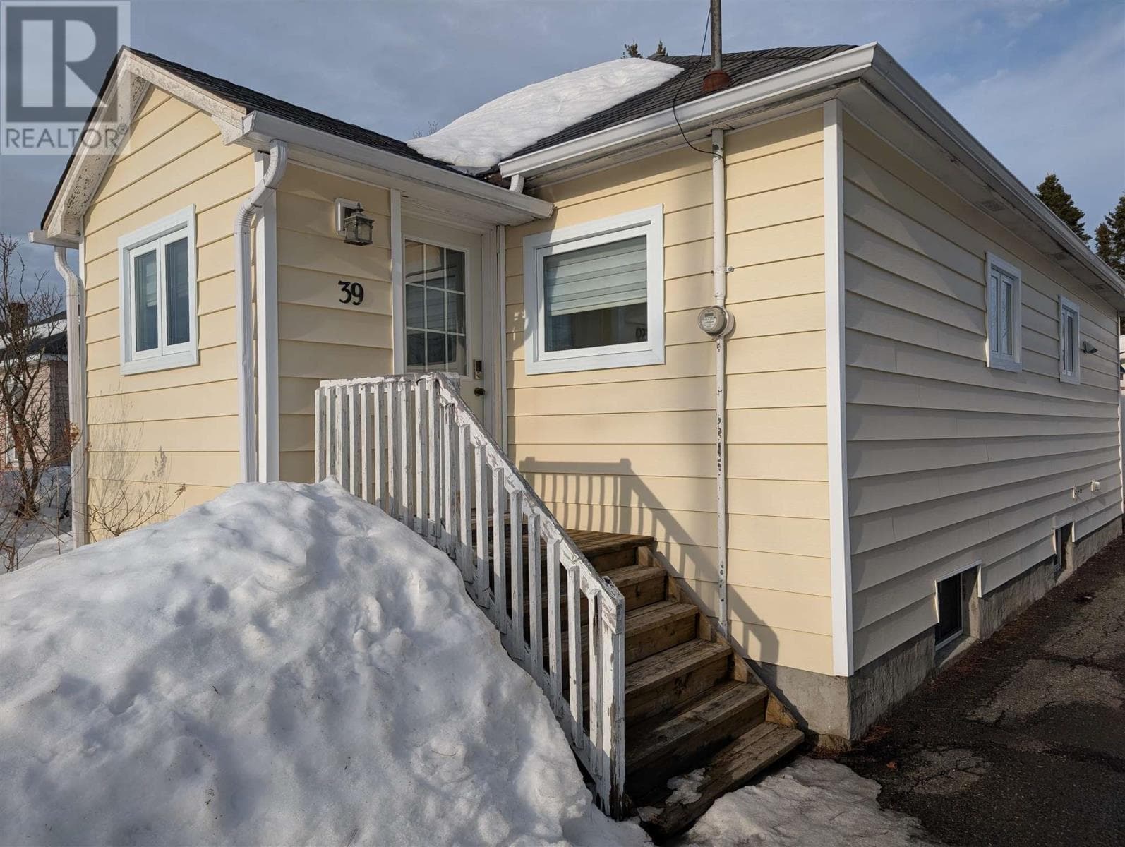 39 Beck AVE photo 2
