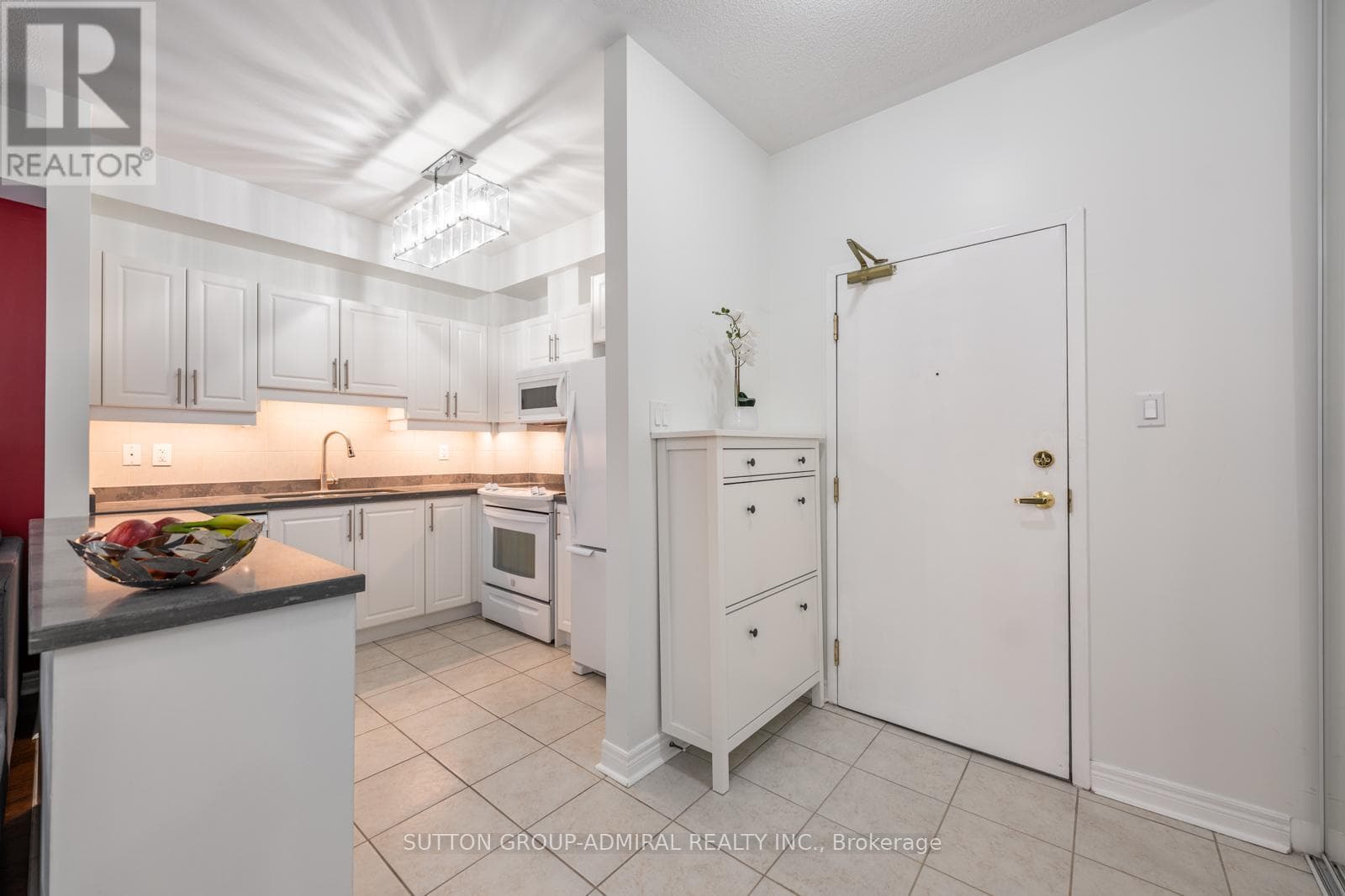 102 - 9944 KEELE STREET photo 2