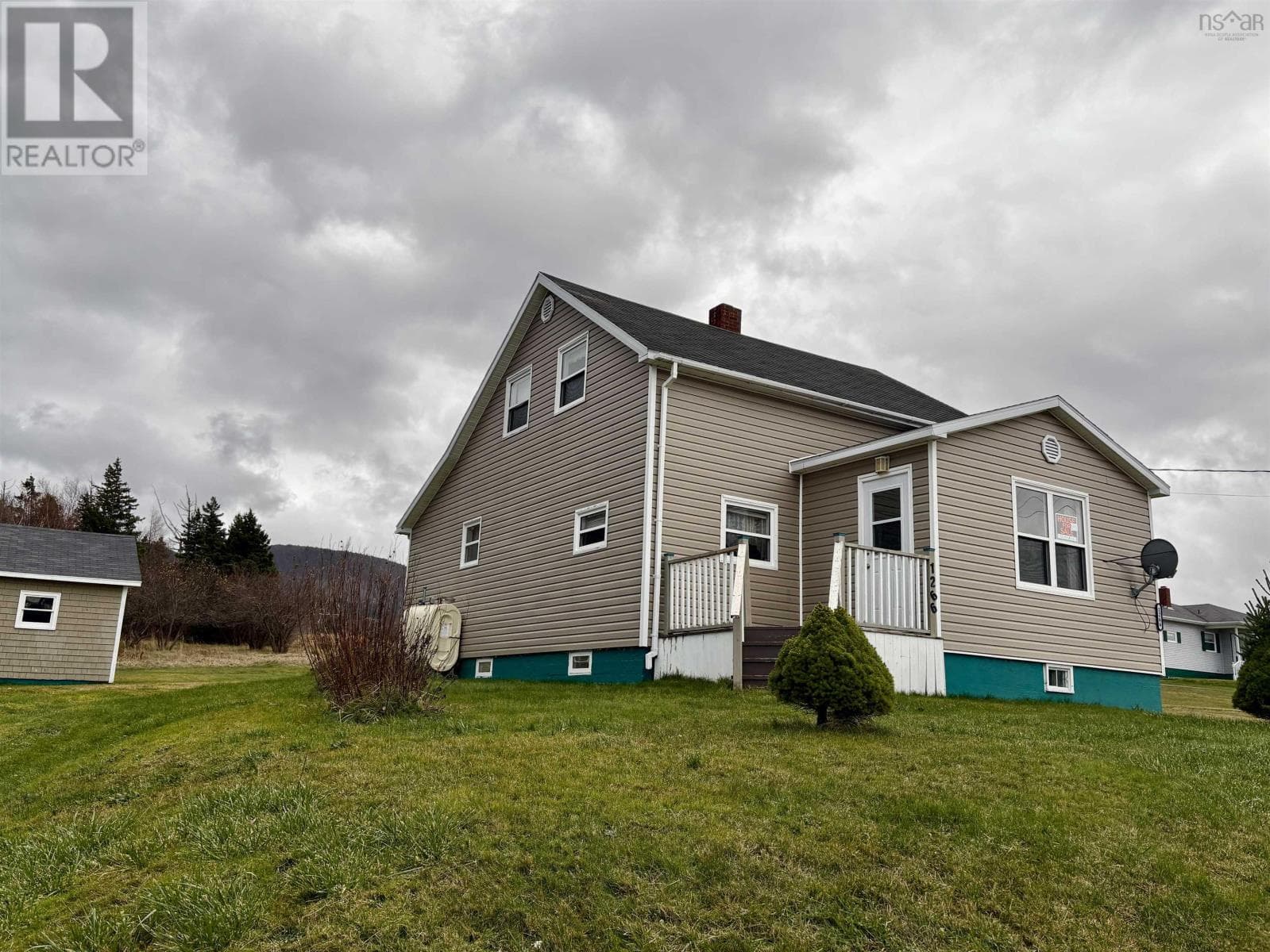 4 bed 1 bath single family at 1266 Back Road — $225,000