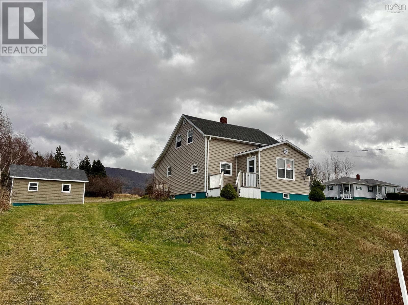 1266 Back Road photo 3