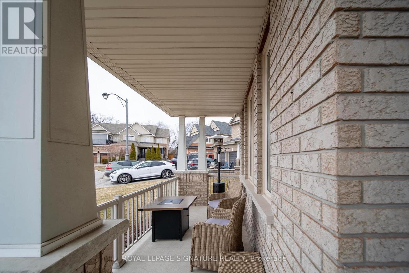 17 RODERICK COURT photo 2