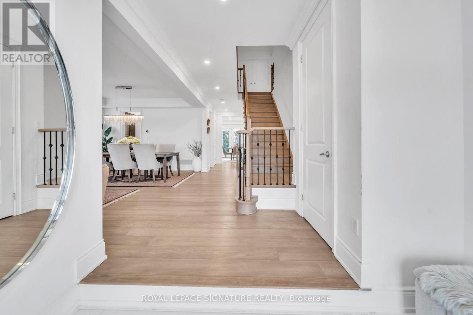 17 RODERICK COURT photo 3