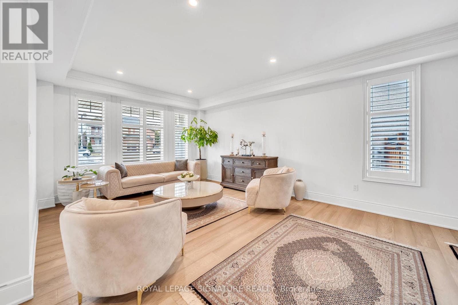 17 RODERICK COURT photo 5