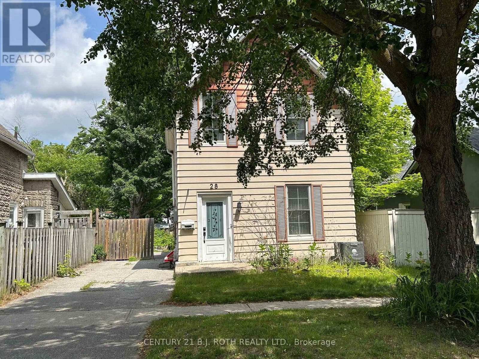28 CAROLINE STREET photo 2