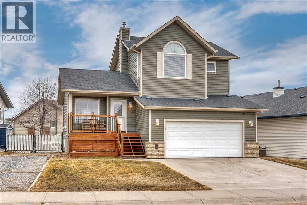 3 bed 3 bath single family at 90 Parklane Drive — $519,000