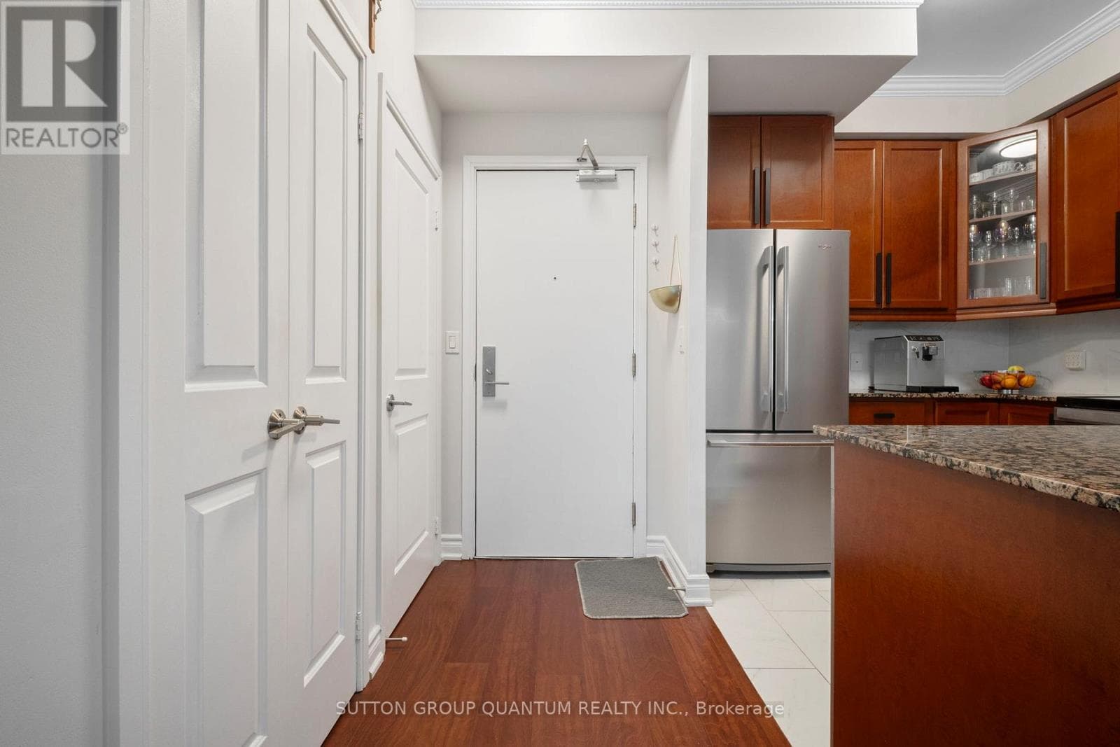 302 - 90 ABSOLUTE AVENUE photo 2