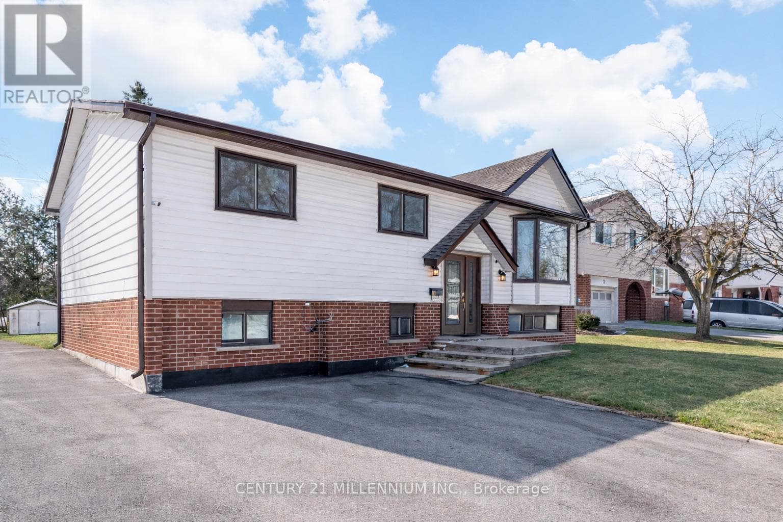 3 bed 2 bath single family at 18 MORGANDALE CRESCENT E — $758,900
