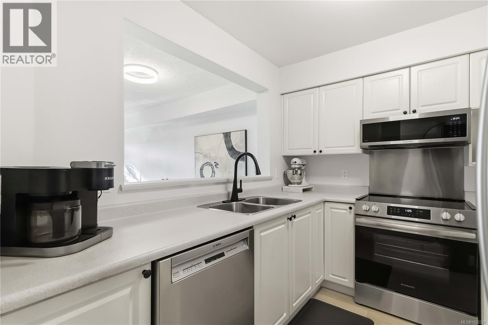 219 2245 James White Blvd photo 5