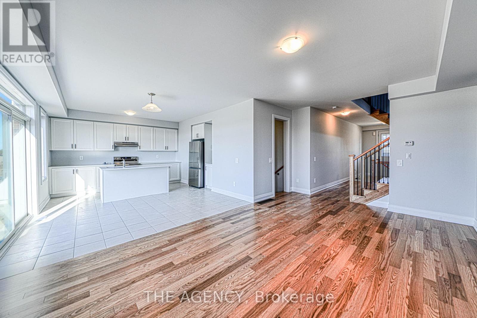 98 BUTLER BOULEVARD photo 3