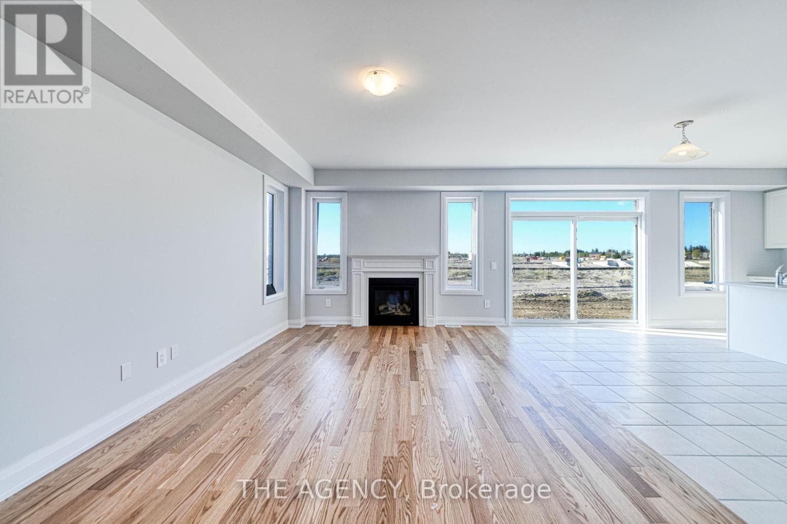 98 BUTLER BOULEVARD photo 4