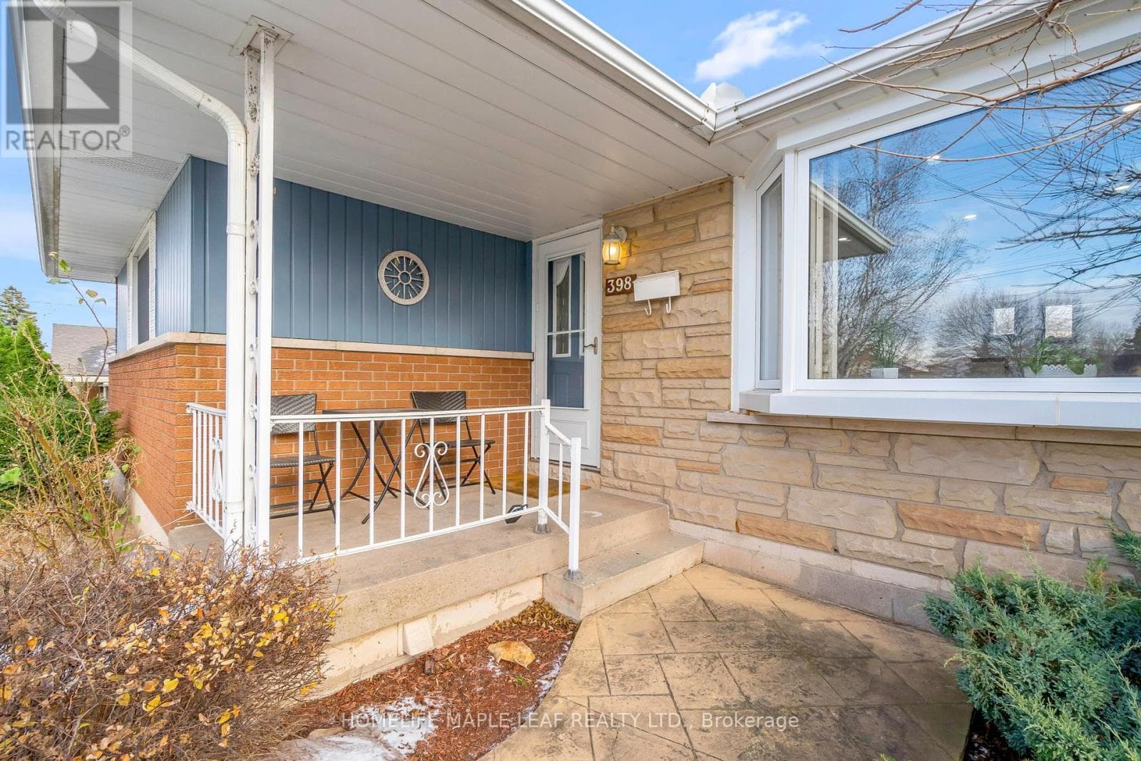 398 KERMAN AVENUE photo 3