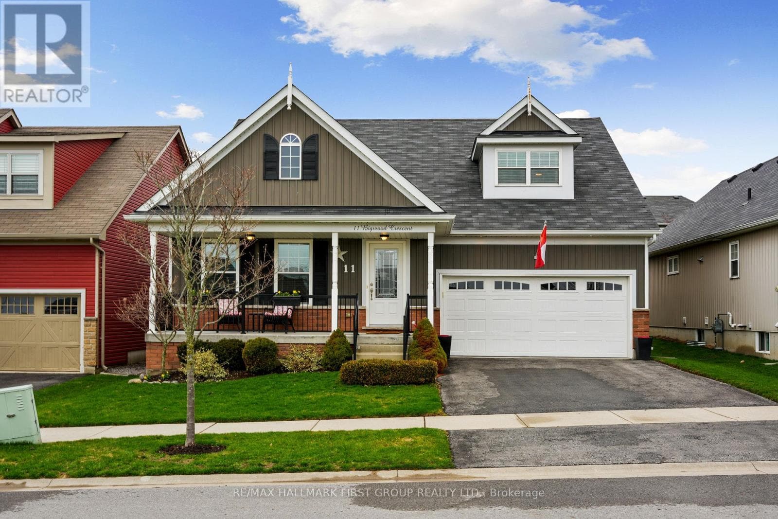 3 bed 3 bath single family at 11 BIGWOOD CRESCENT — $939,900
