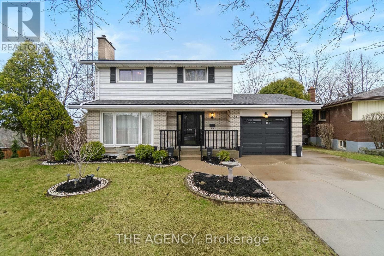 36 BUCKINGHAM DRIVE photo 2