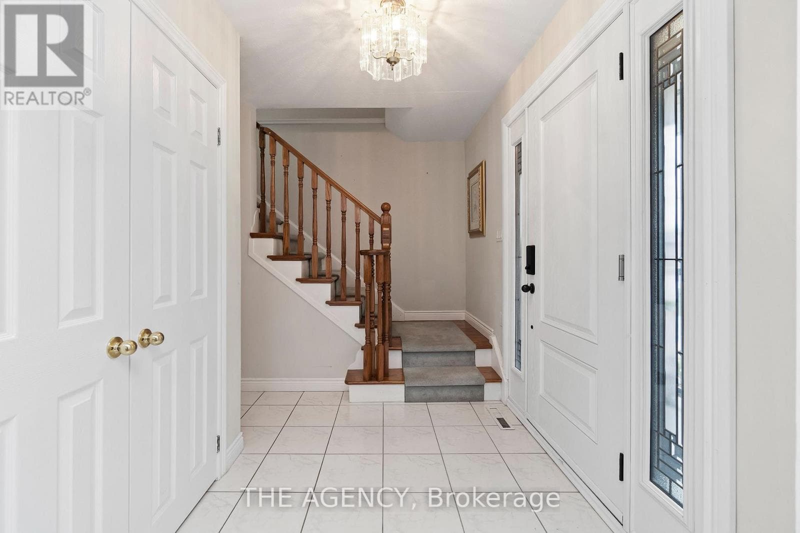36 BUCKINGHAM DRIVE photo 4