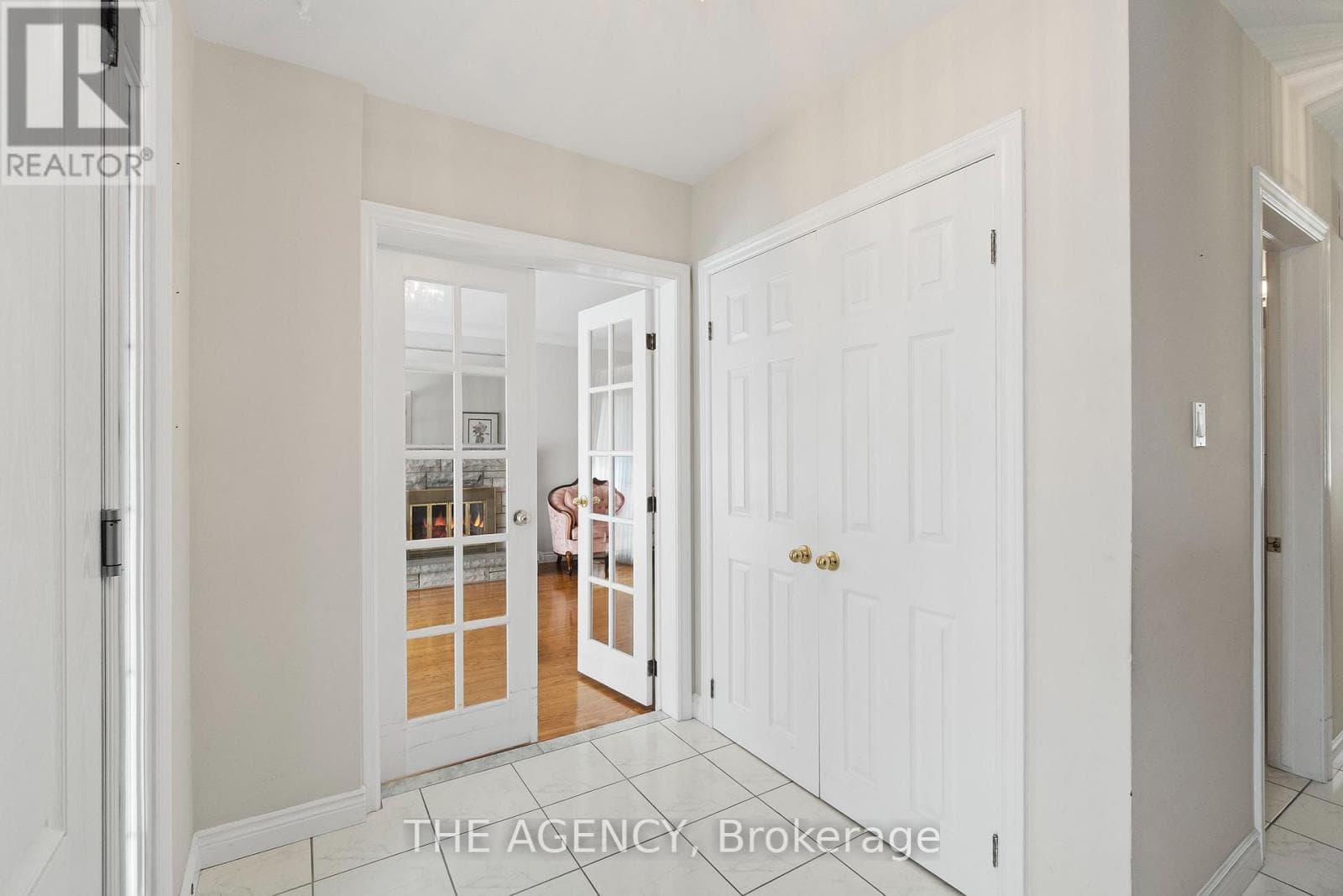 36 BUCKINGHAM DRIVE photo 5