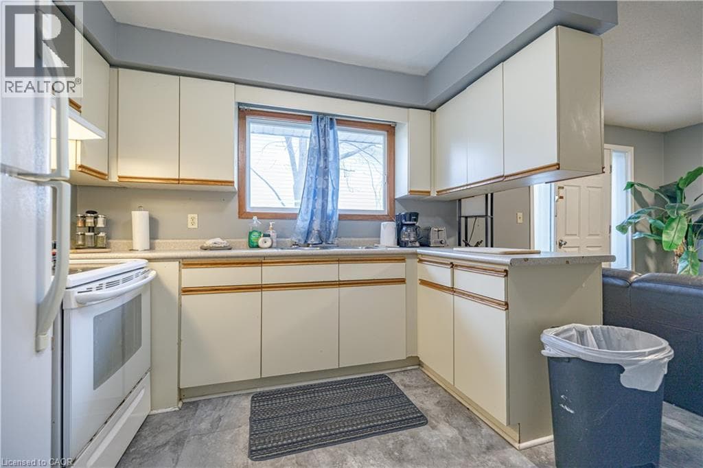 60 AUSTIN Drive photo 4