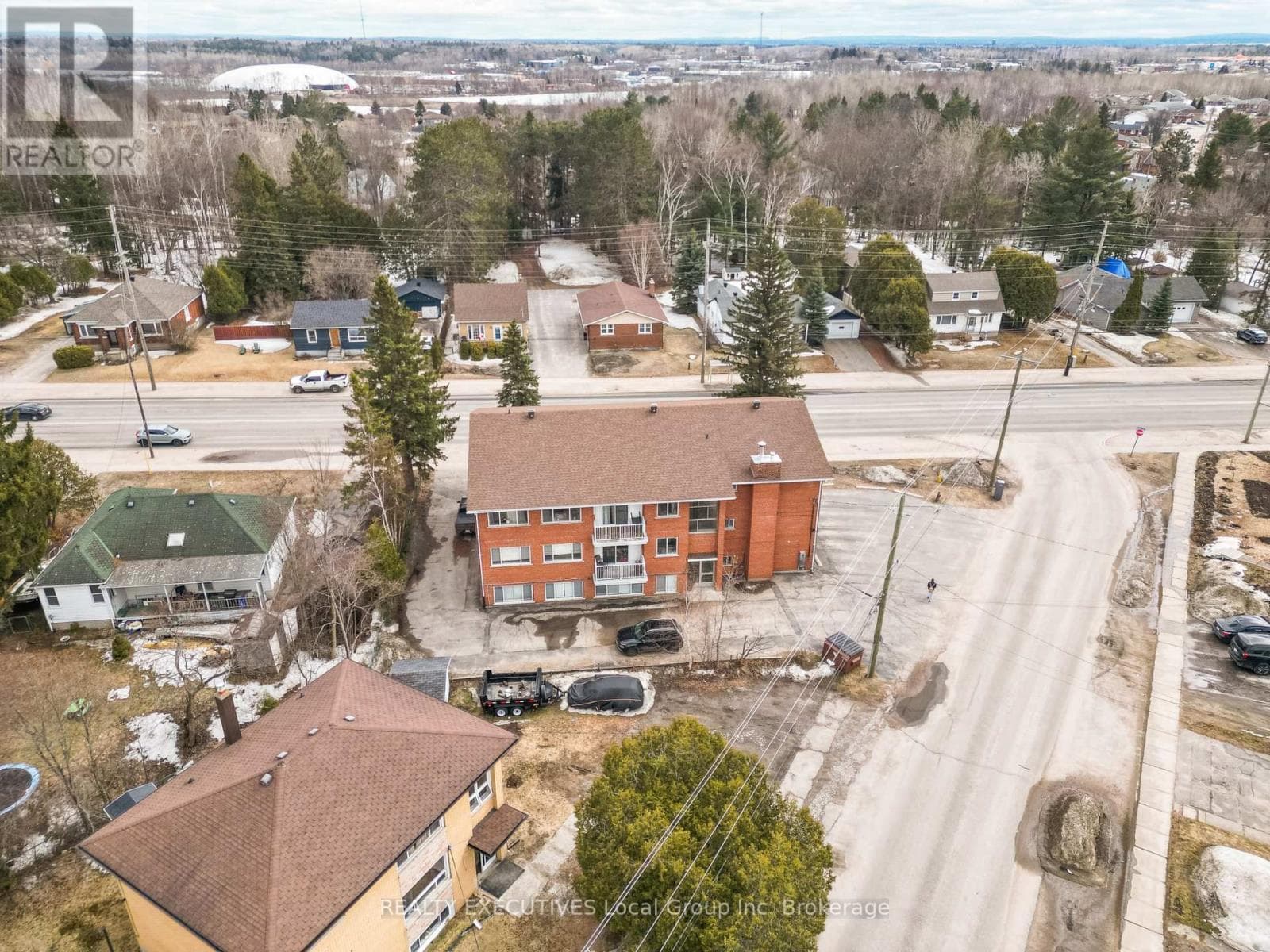 5 - 2418 TROUT LAKE ROAD photo 2