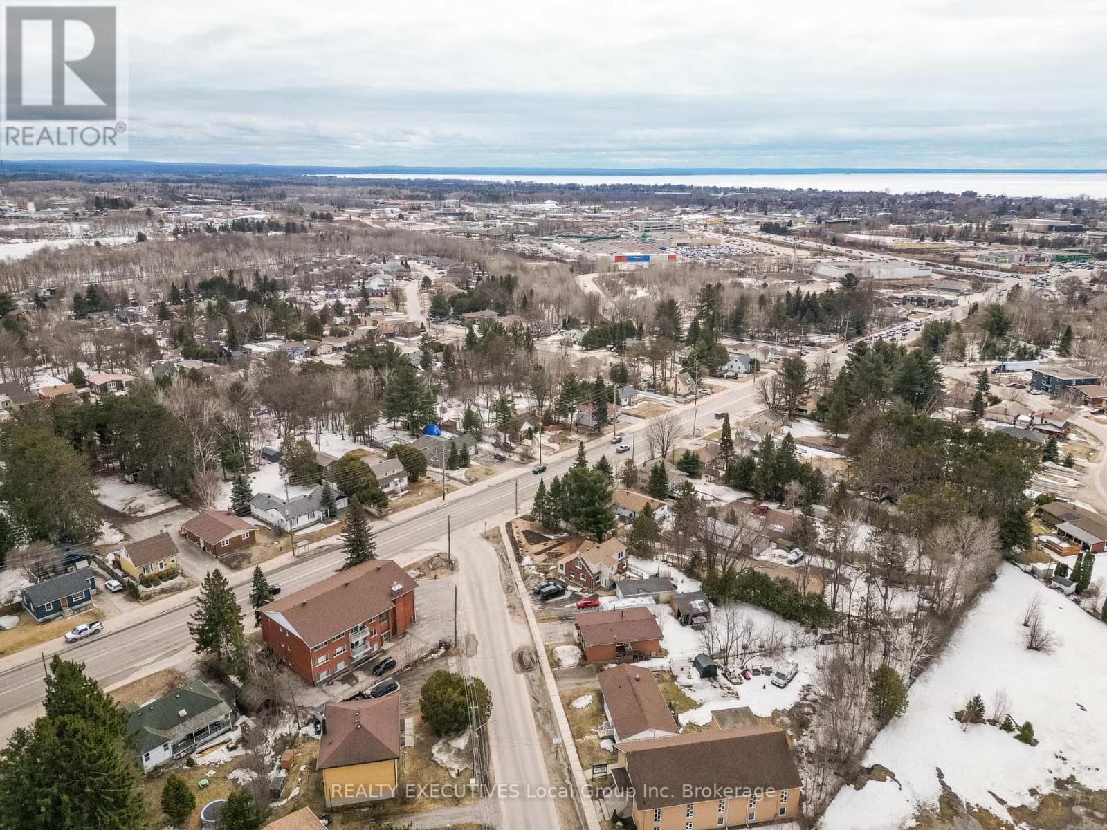5 - 2418 TROUT LAKE ROAD photo 3