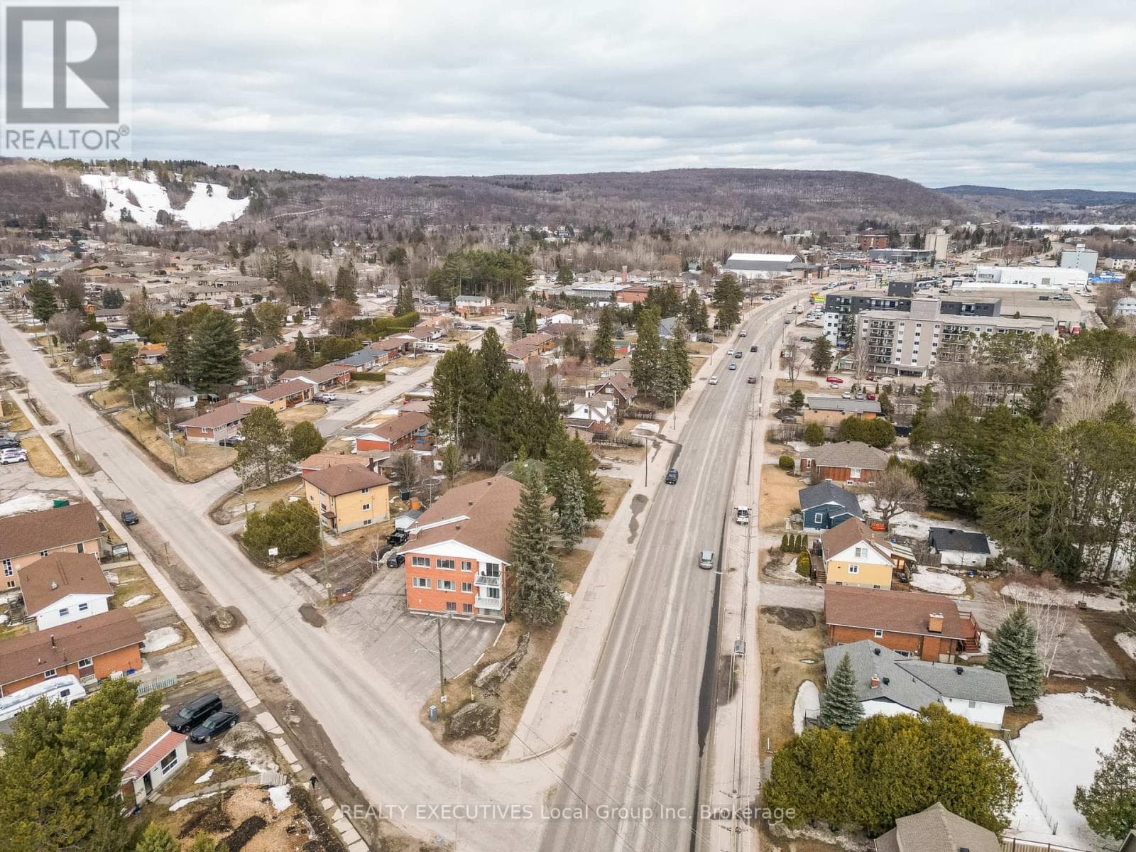 5 - 2418 TROUT LAKE ROAD photo 4