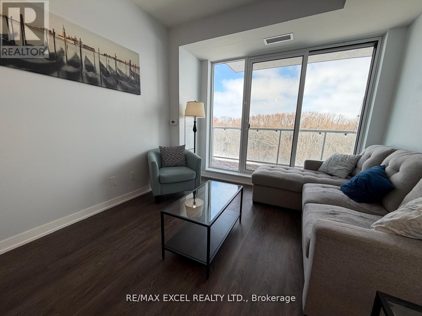 407 - 6 DAVID EYER ROAD E photo 3