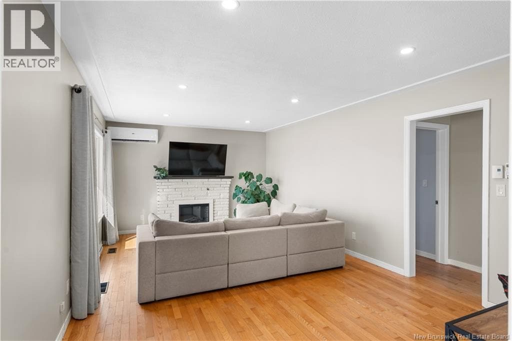 2260 Acadie Road photo 3