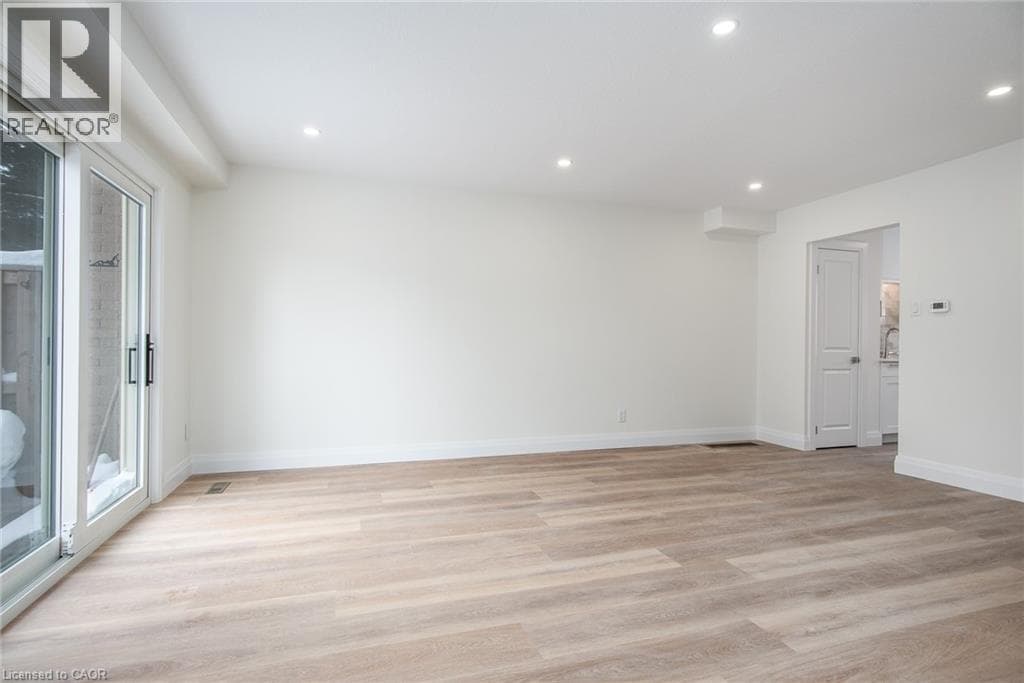 27 QUEENSTON Drive photo 4