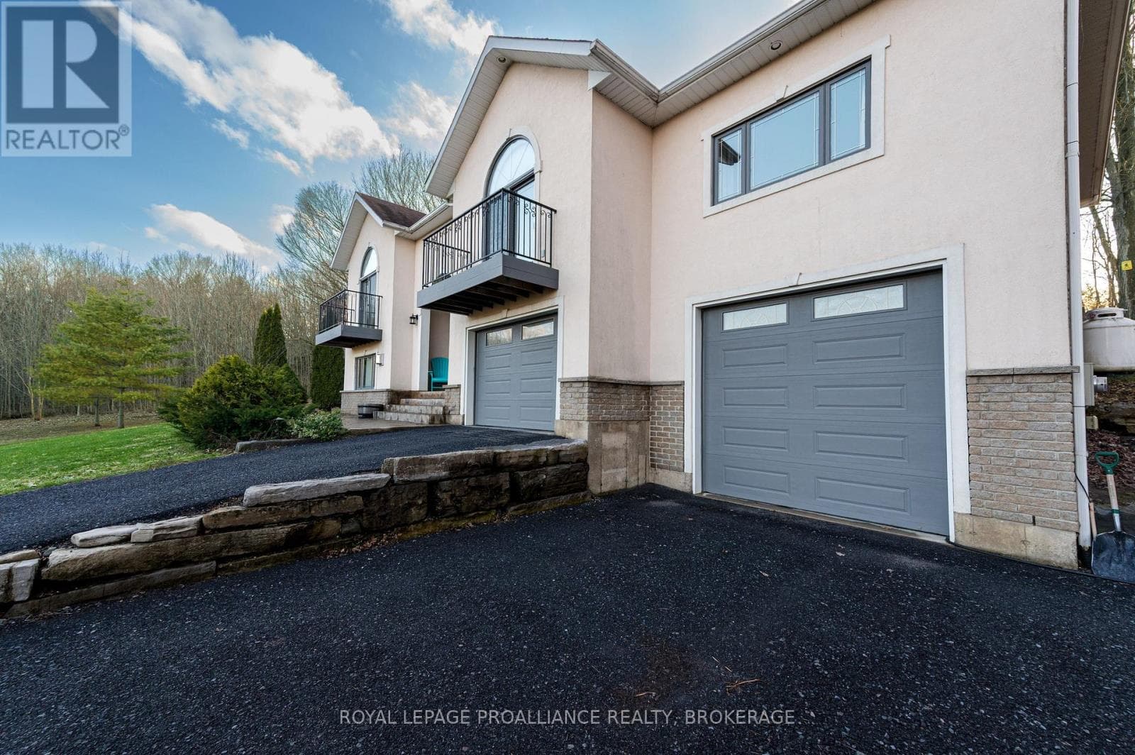 27 COLLINS DRIVE photo 2