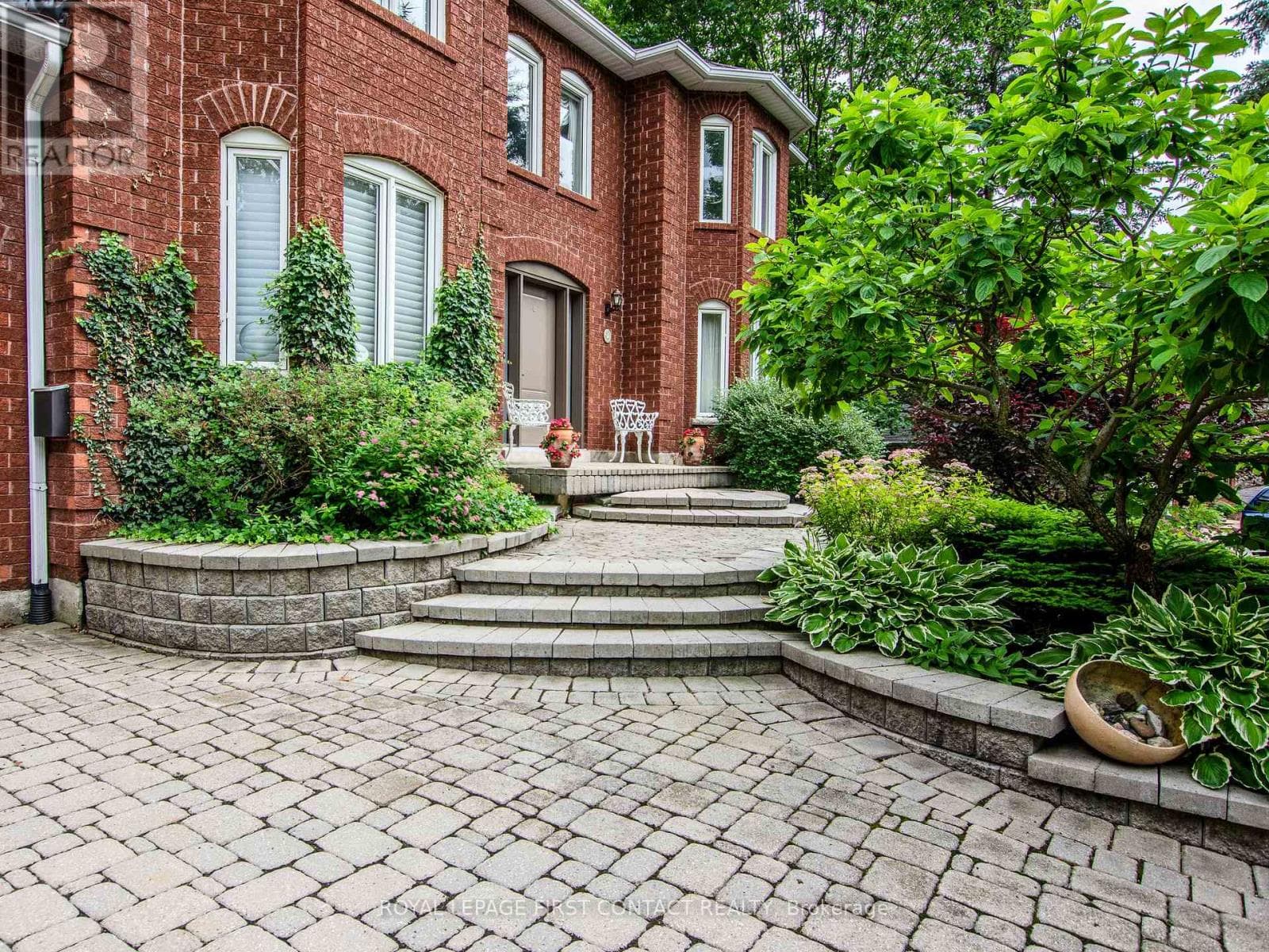 68 ALANA DRIVE photo 3