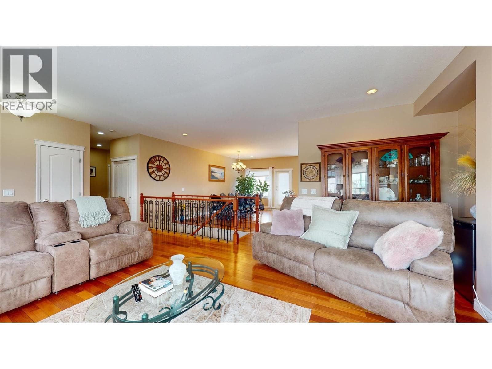 1505 Tanemura Crescent photo 4