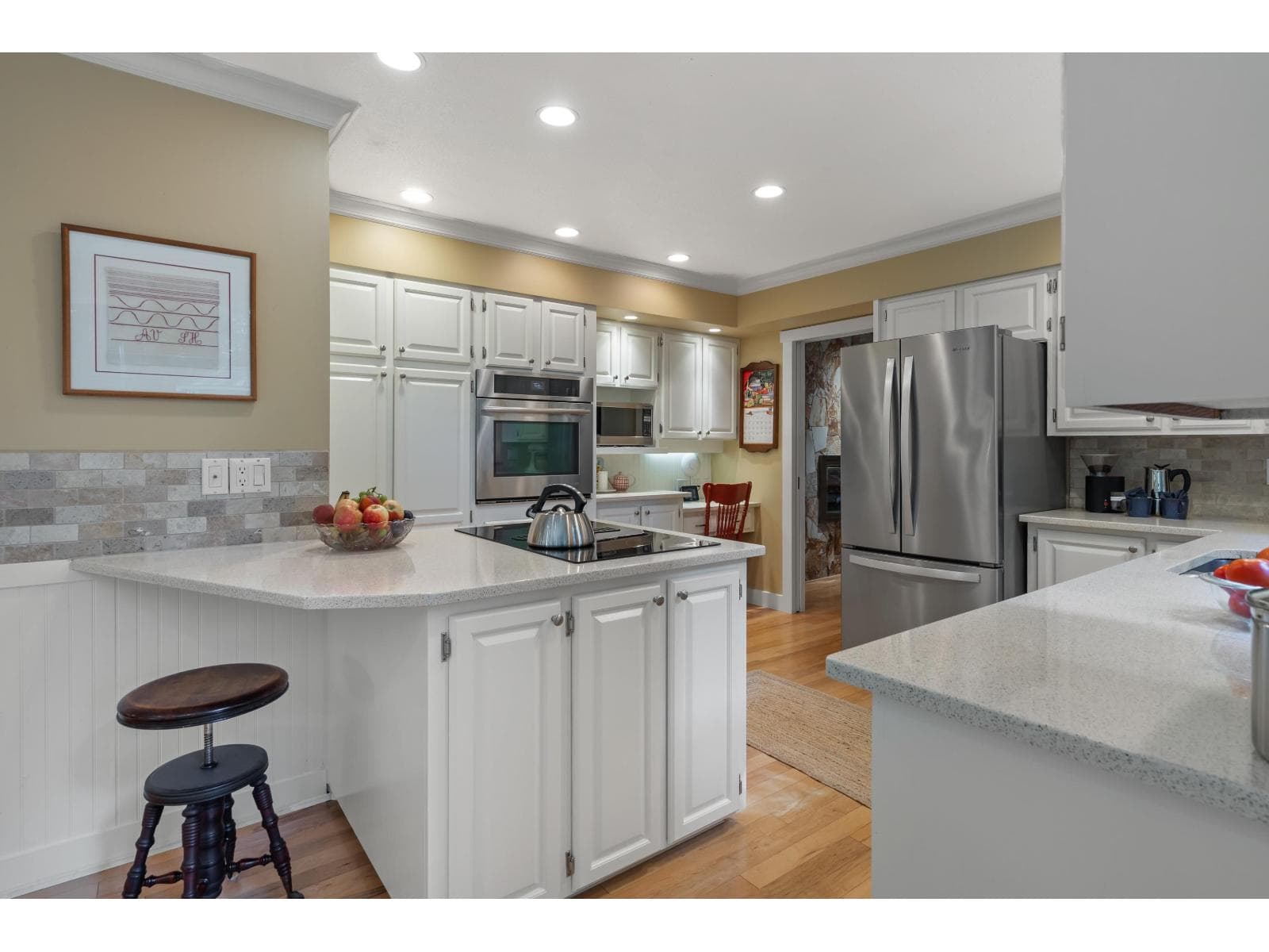 13247 17A AVENUE photo 3