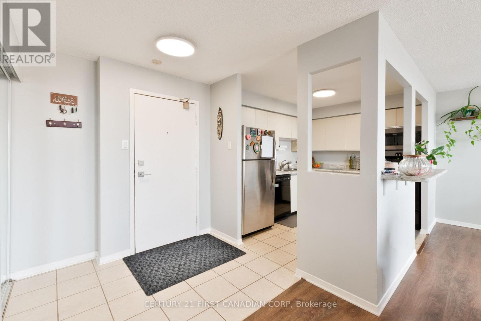 801 - 127 BELMONT DRIVE photo 5