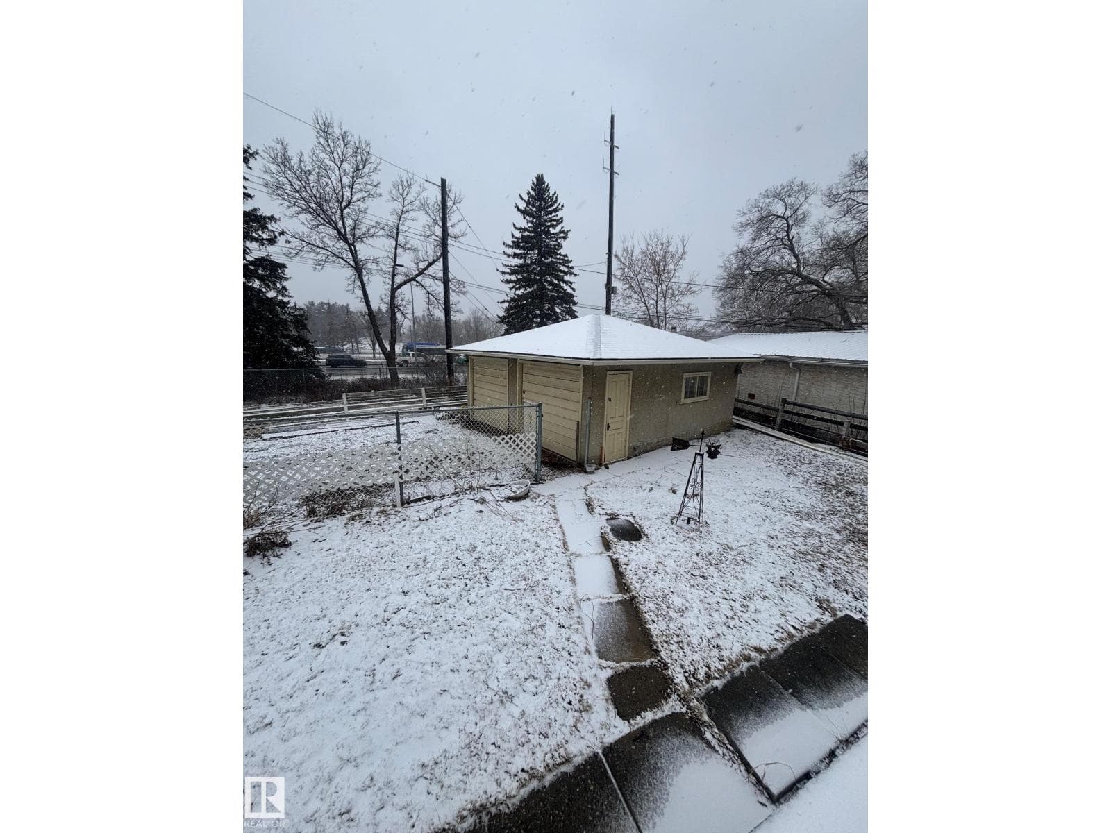 11255 71 AV NW photo 10