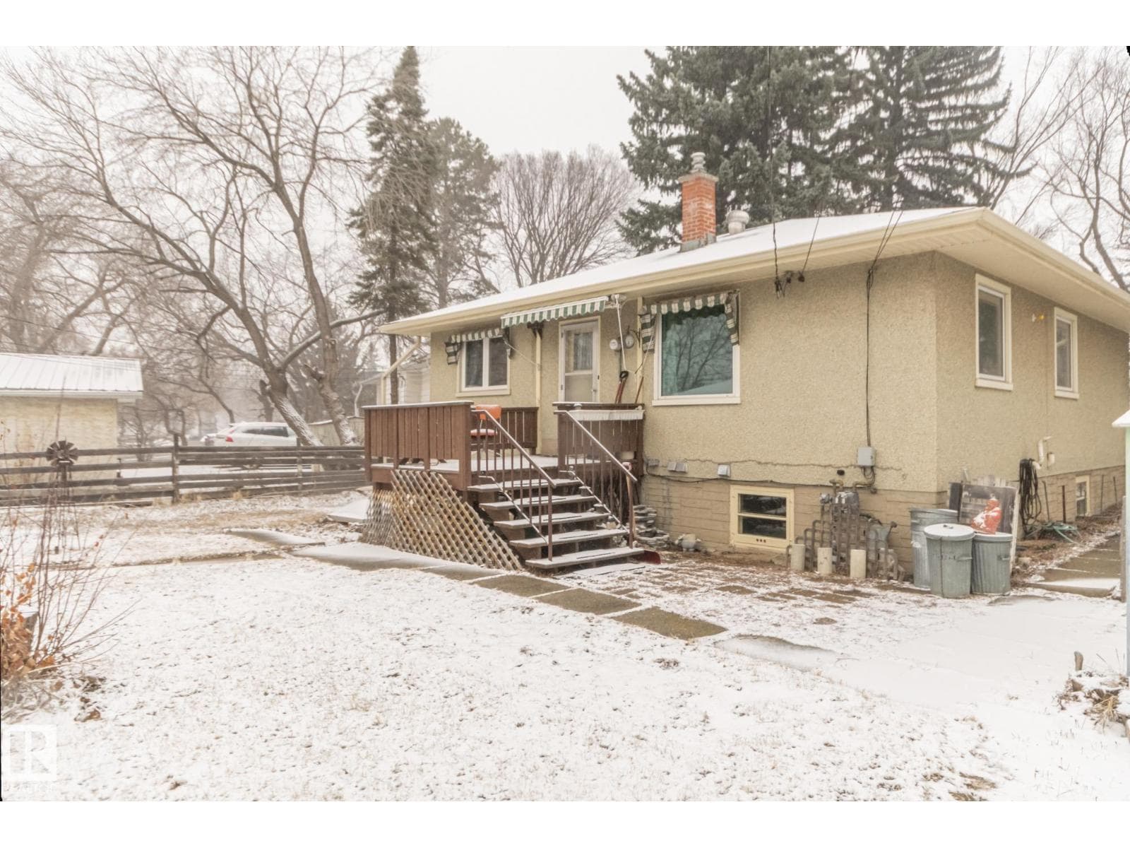 11255 71 AV NW photo 2