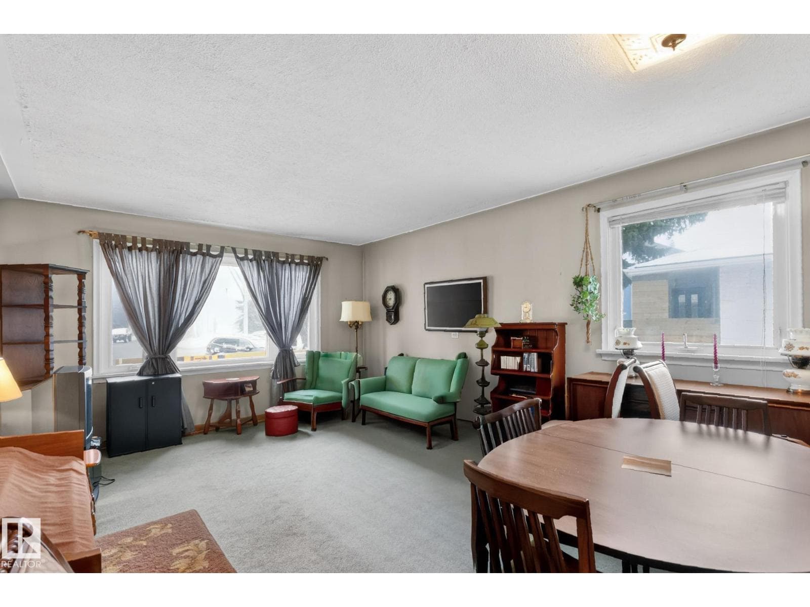 11255 71 AV NW photo 3
