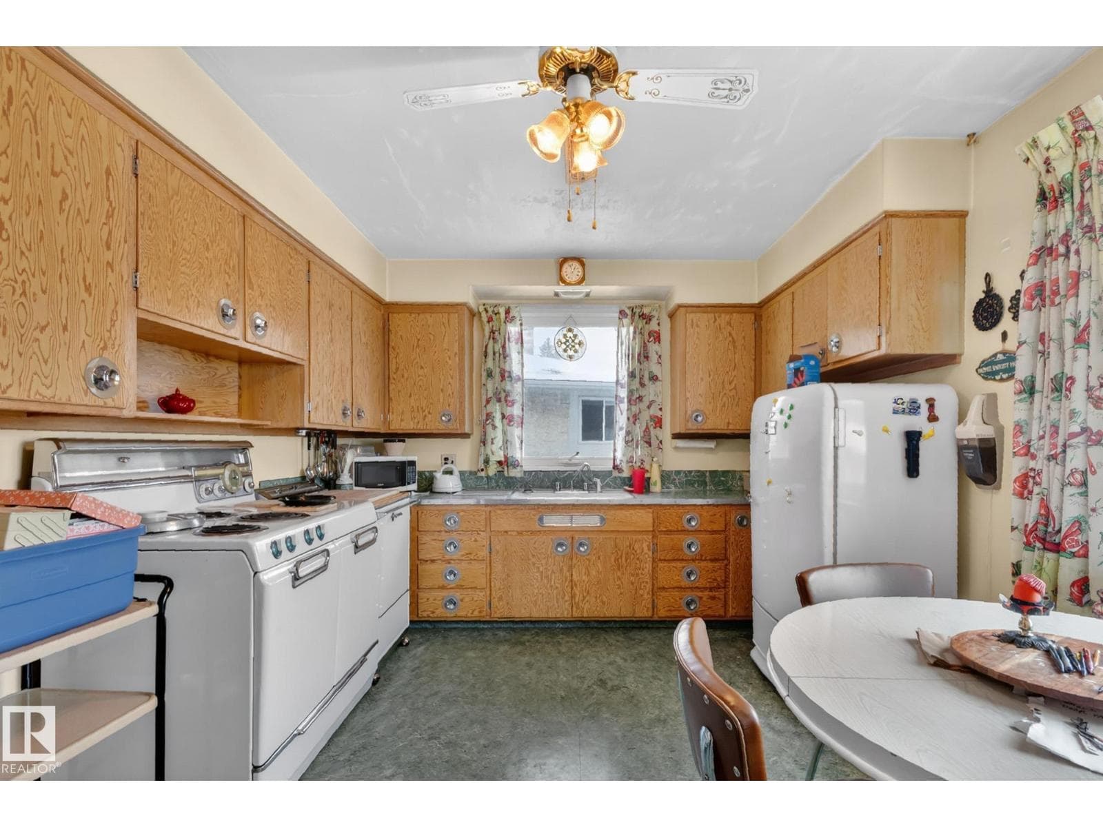 11255 71 AV NW photo 4