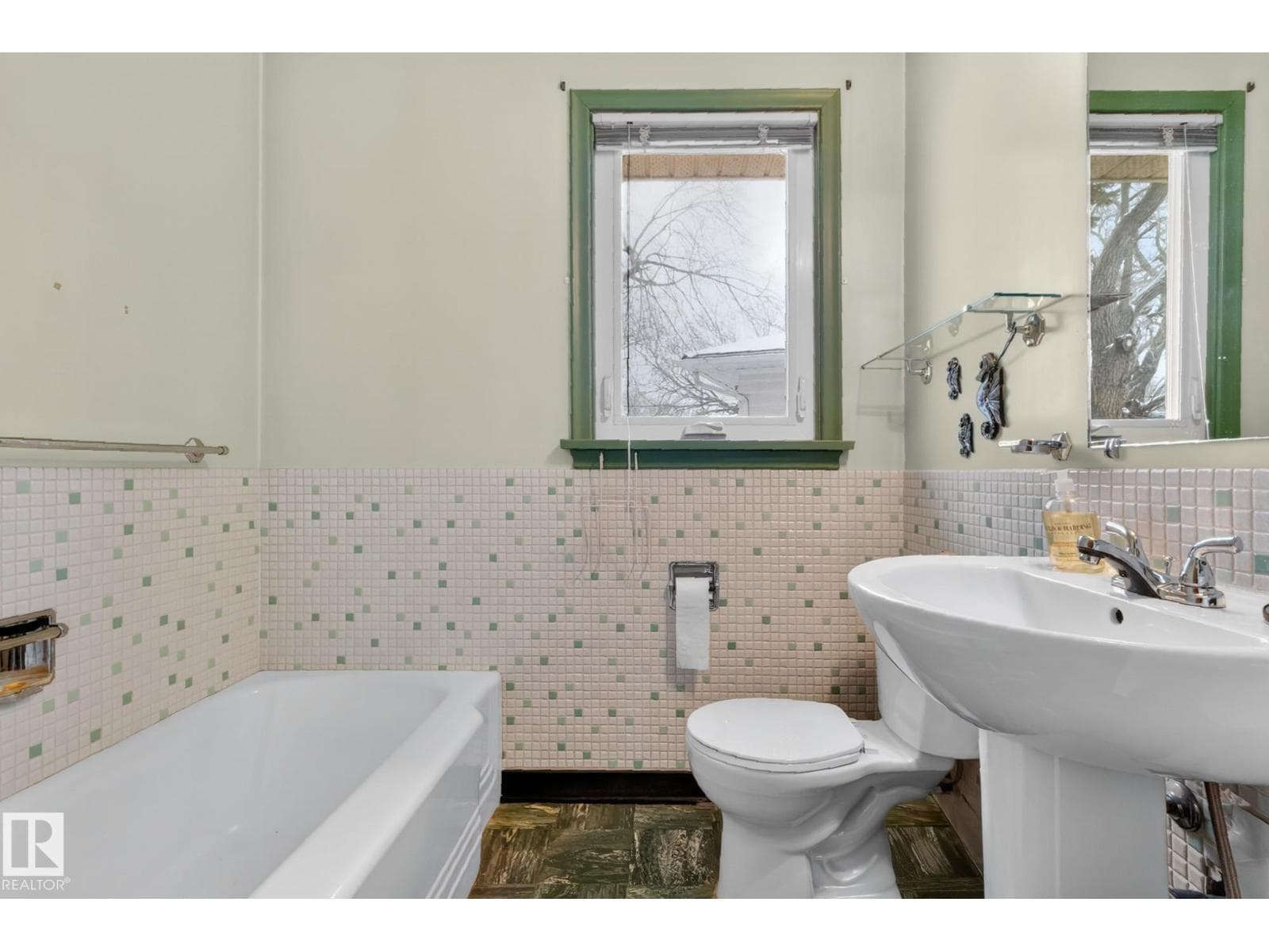 11255 71 AV NW photo 7