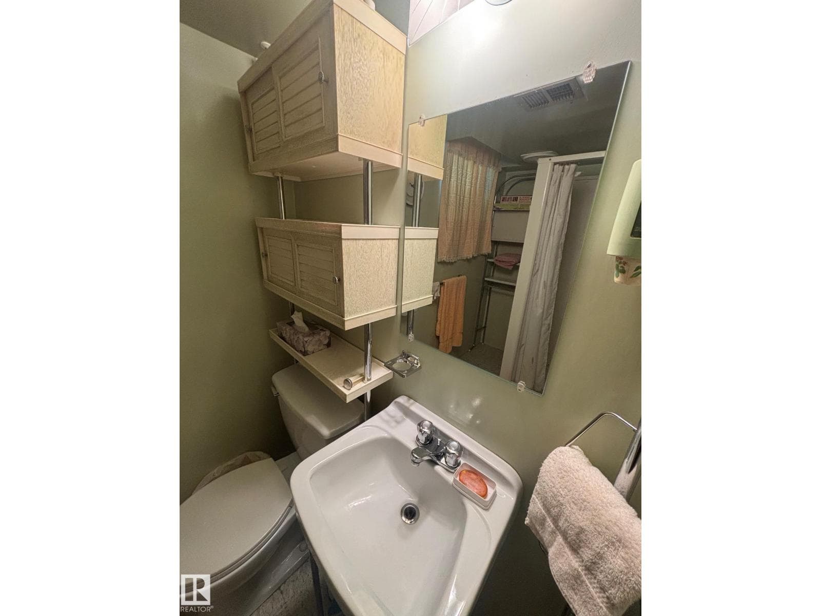 11255 71 AV NW photo 8