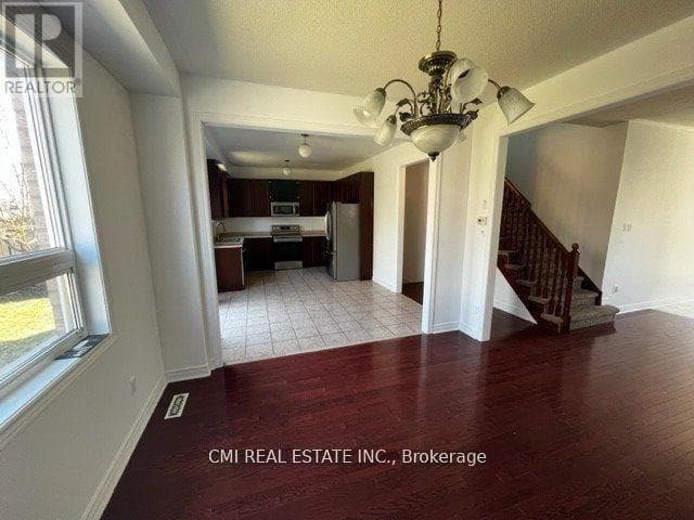 85 WATKINS GLEN CRESCENT photo 5