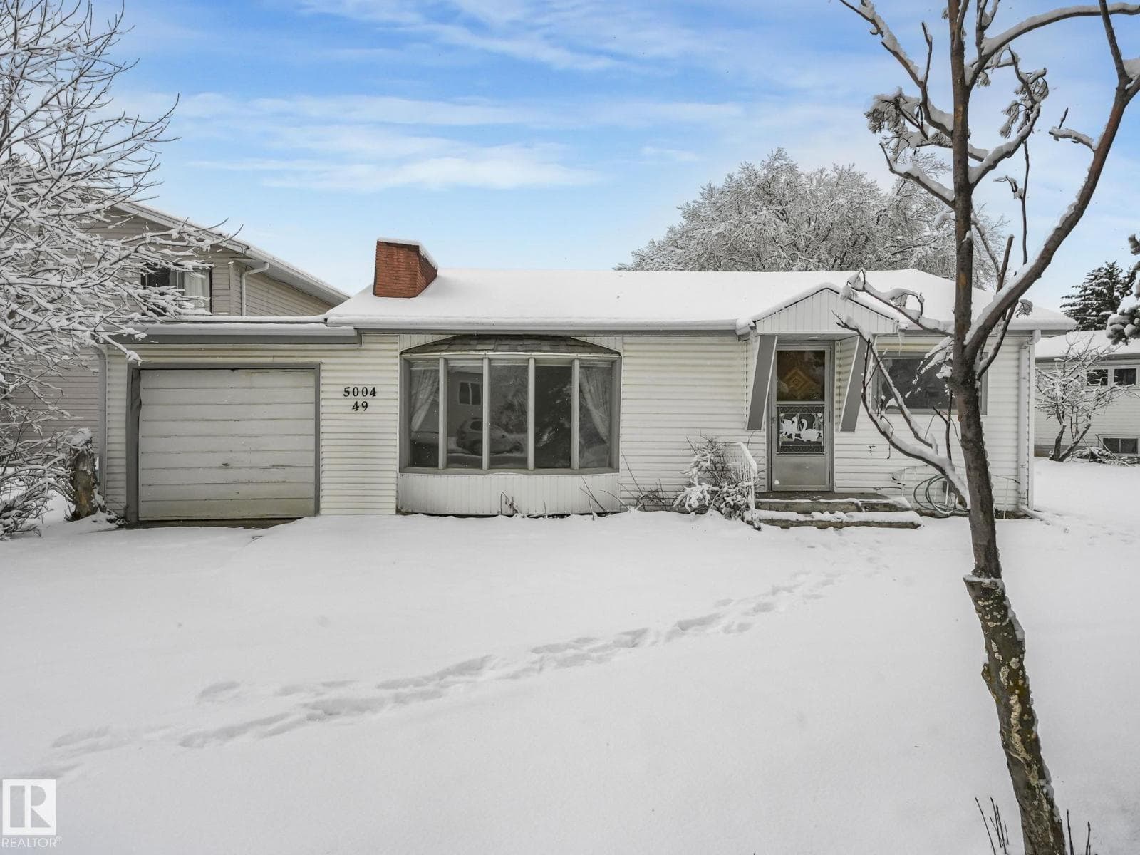 3 bed 1 bath single family at 5004 49 AV — $149,900