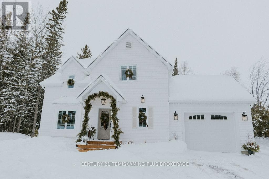 272 COSMAN CRESCENT photo 2