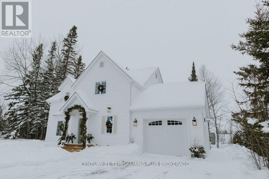 272 COSMAN CRESCENT photo 3