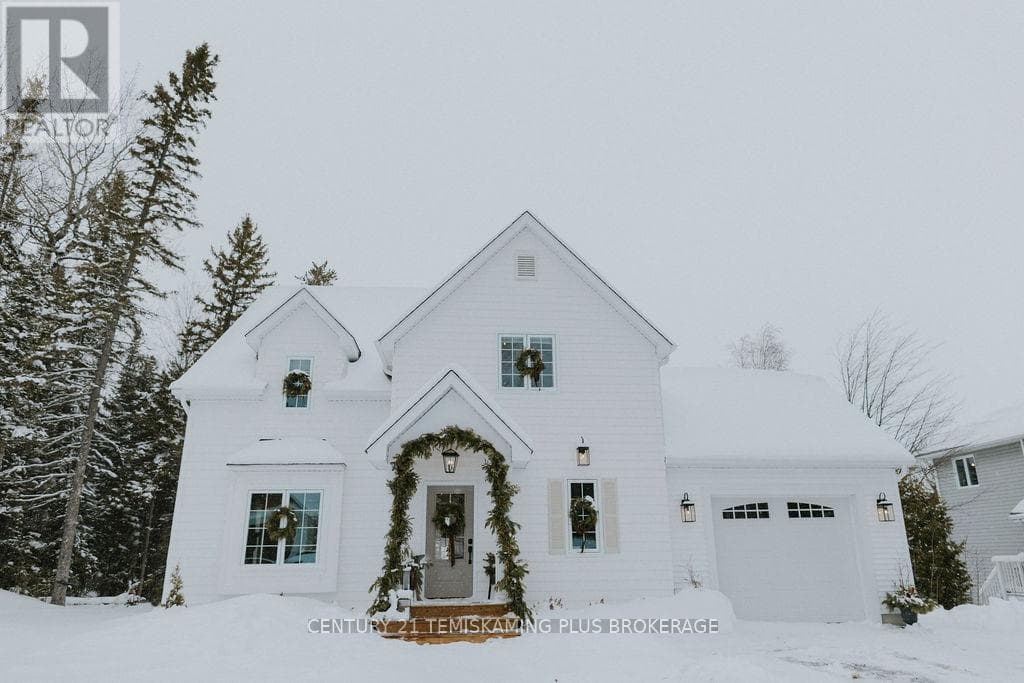 272 COSMAN CRESCENT photo 4
