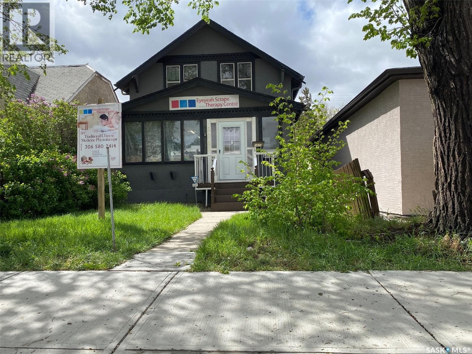 3033 Dewdney AVENUE