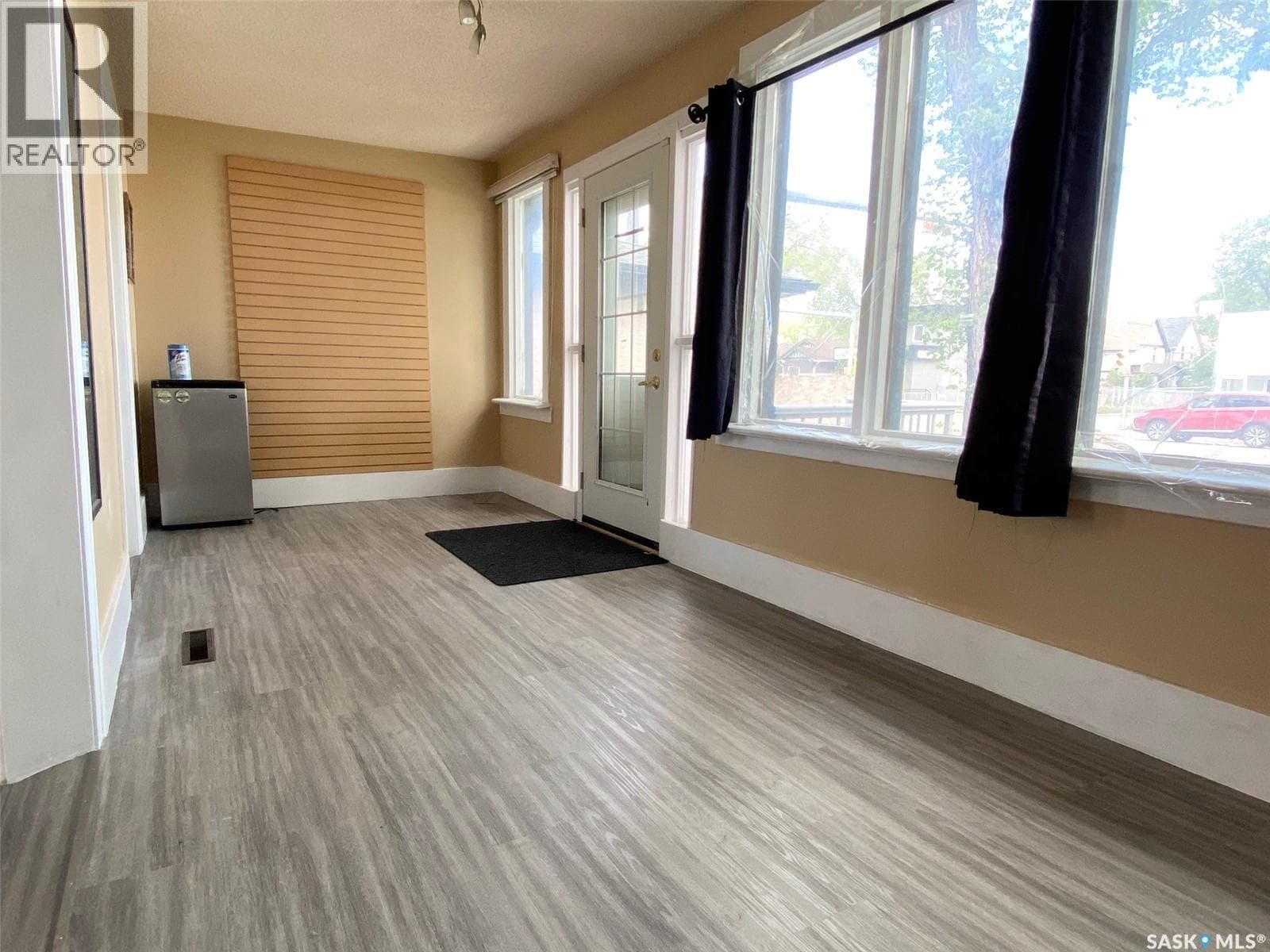 3033 Dewdney AVENUE — photo 5