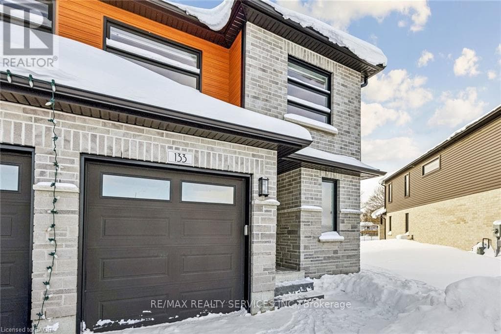 133 JEFFEREY WAY photo 2
